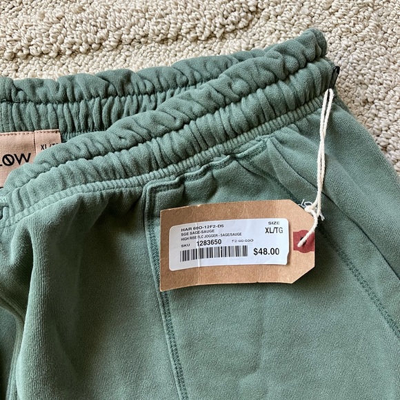 Brand new Harlow sweatpants - Picture 6 of 6
